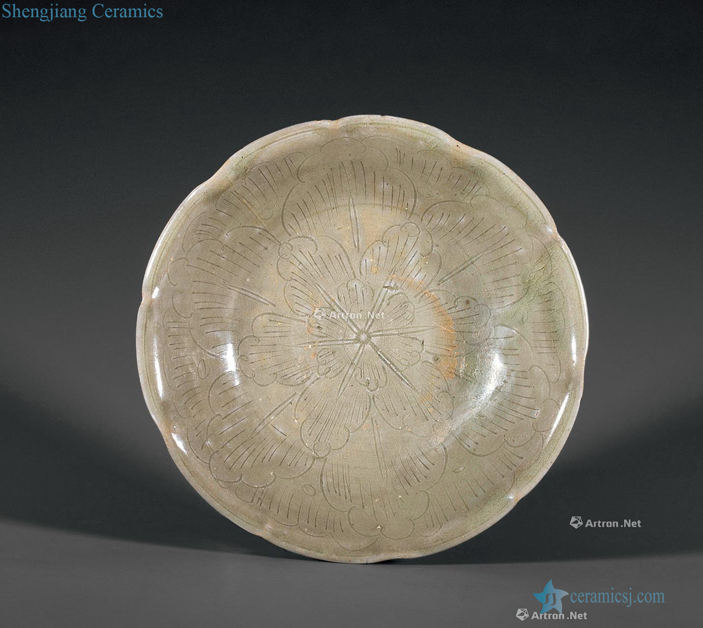 Northern song dynasty gold village kiln carved flower mouth tray