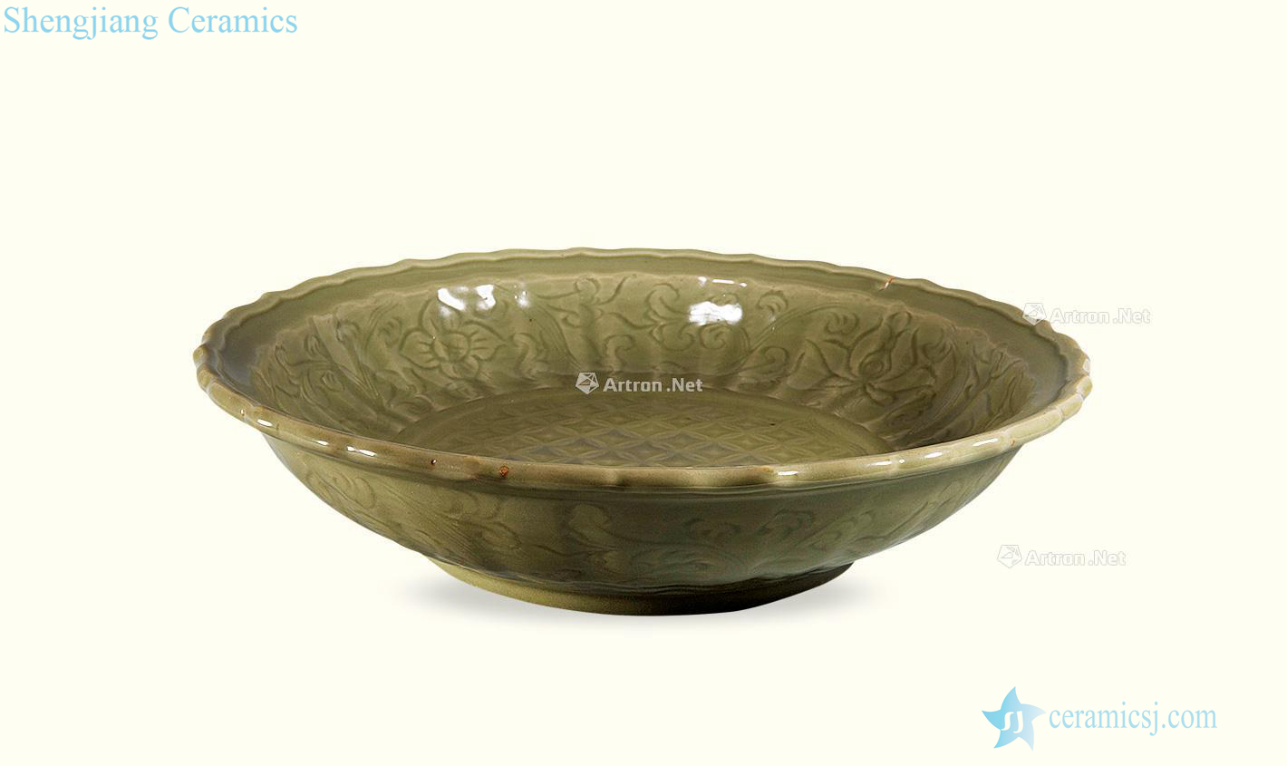 Ming yongle Longquan carved flower mouth tray