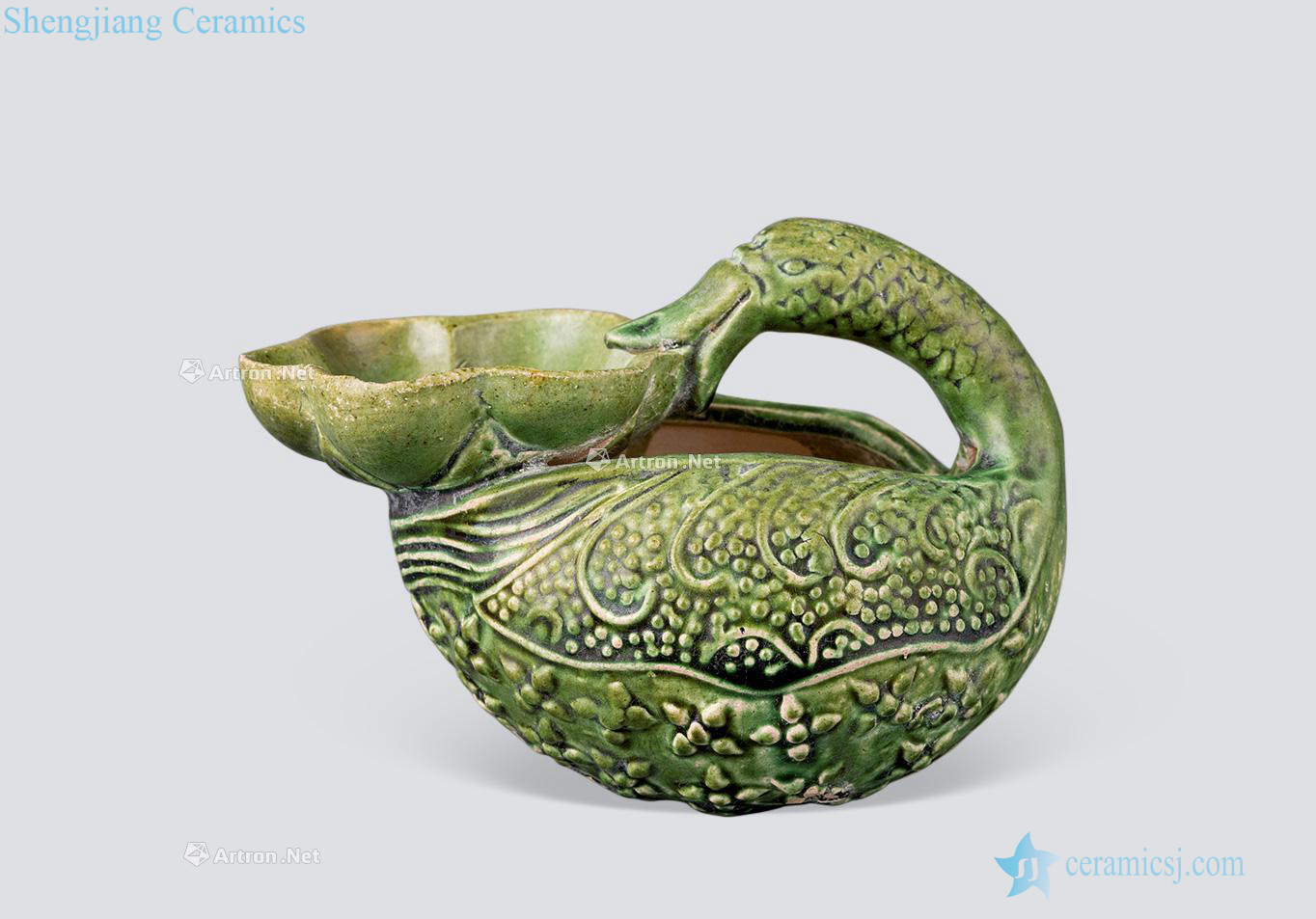 Green glaze duck first cup in tang and five dynasties