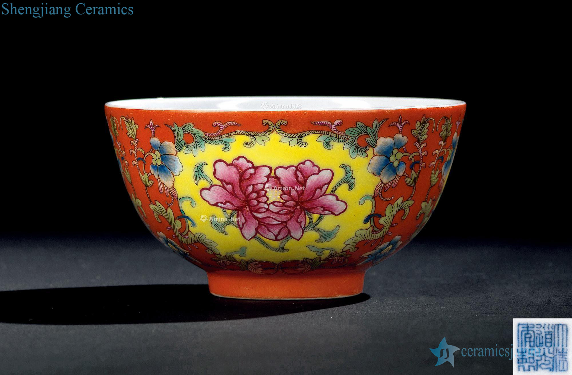 Qing daoguang Coral red medallion enamel peony green-splashed bowls
