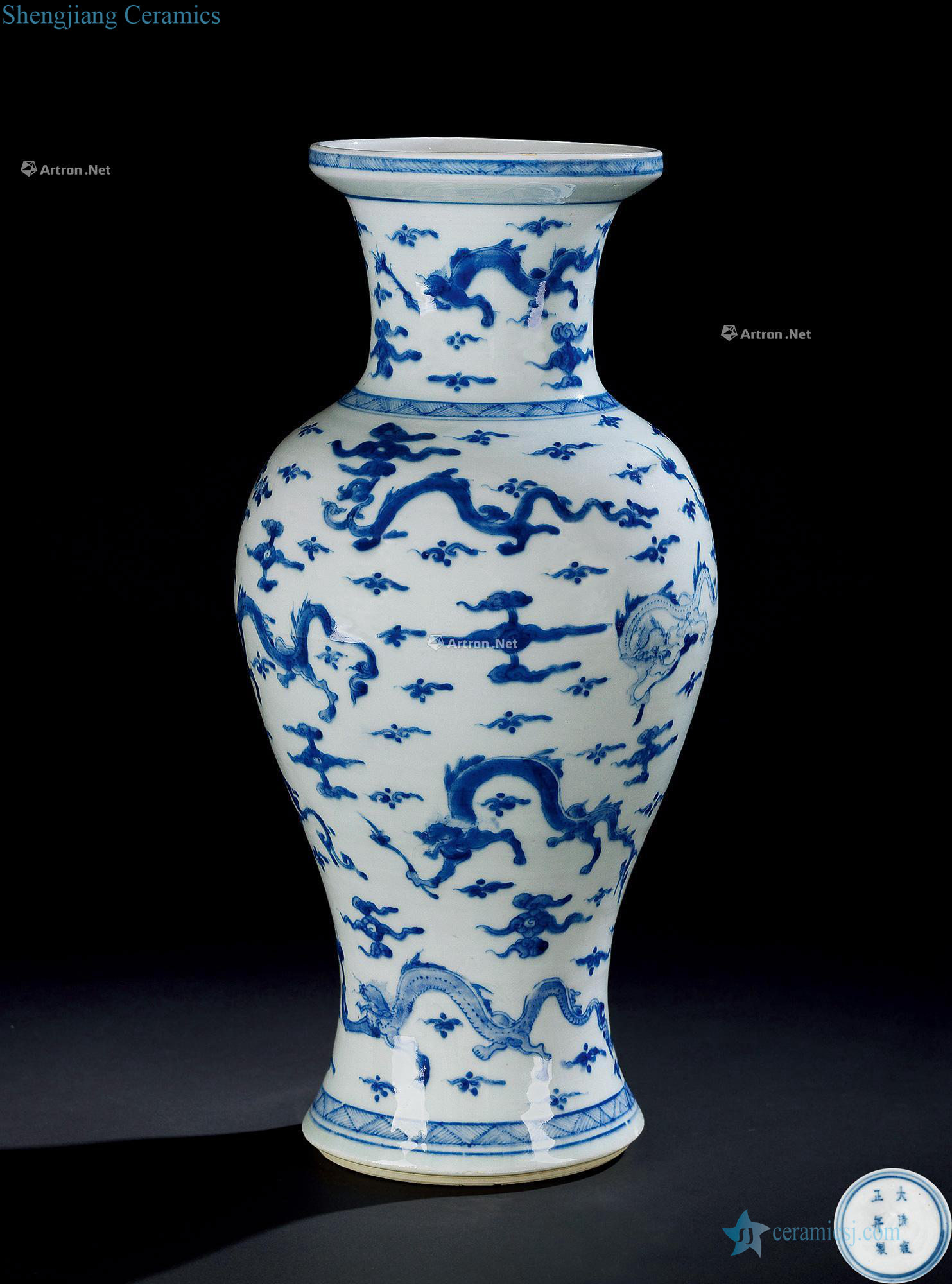 Qing yongzheng Blue and white YunLongWen bottle