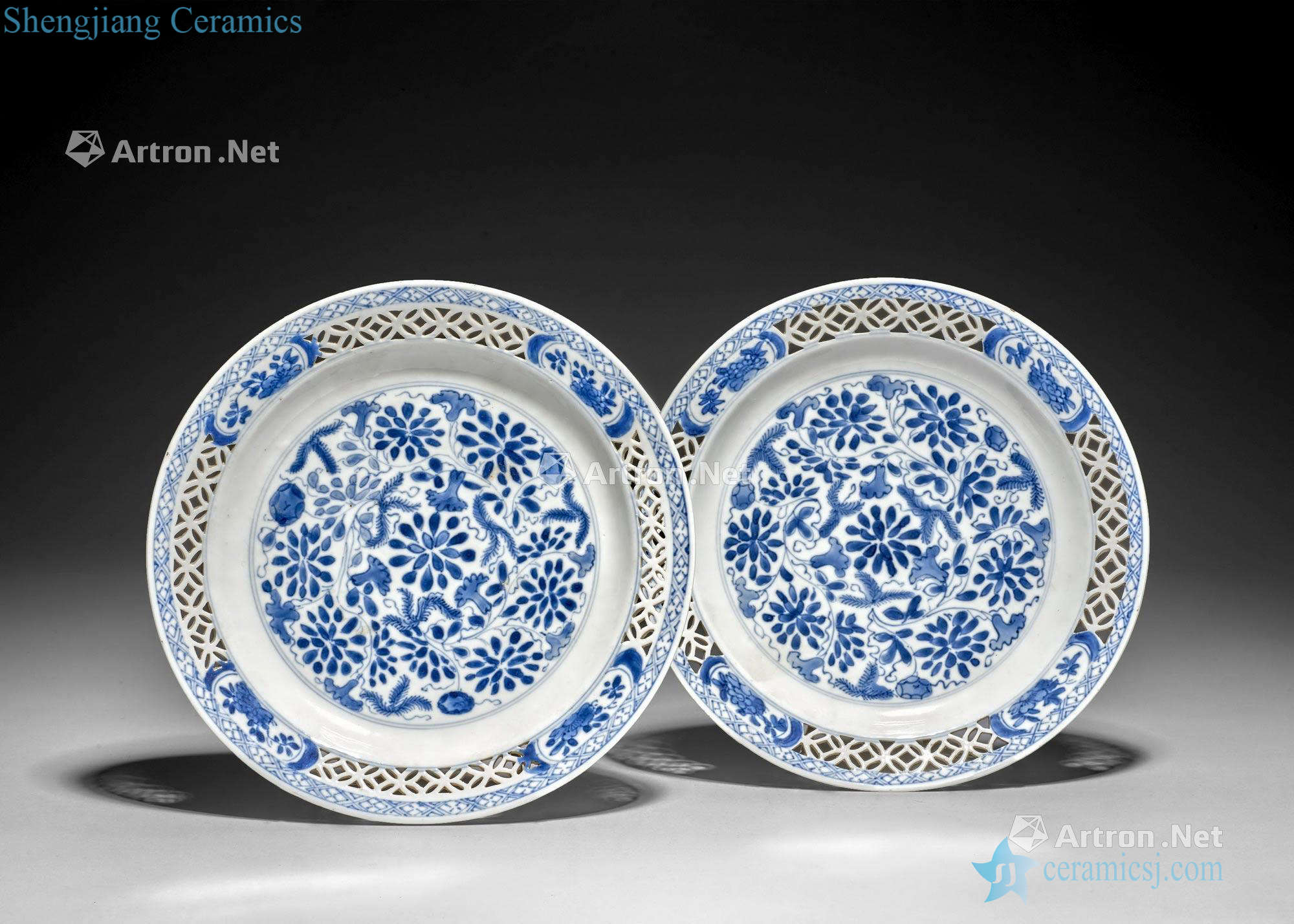 China, the Qing dynasty, Kangxi period (1662-1722), A pair of blue and white porcelain plates