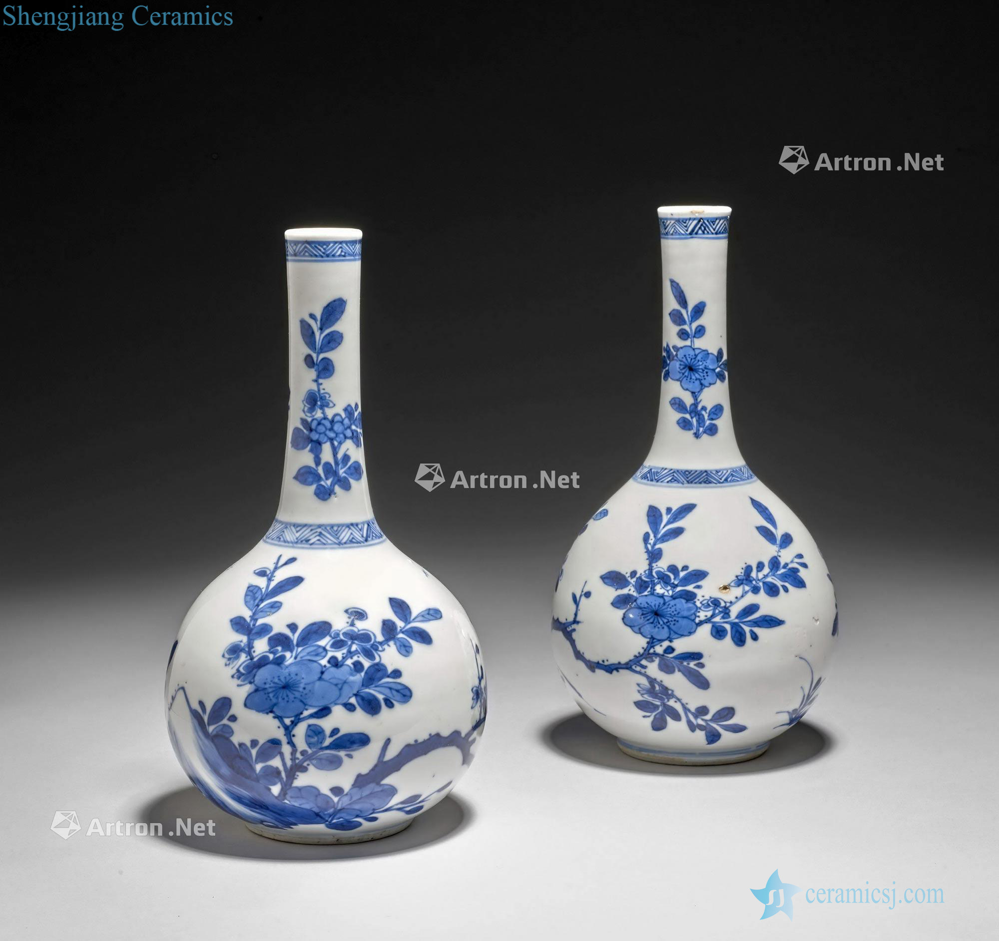 China, the Qing dynasty, Kangxi period (1662-1722), A pair of blue and white porcelain vases