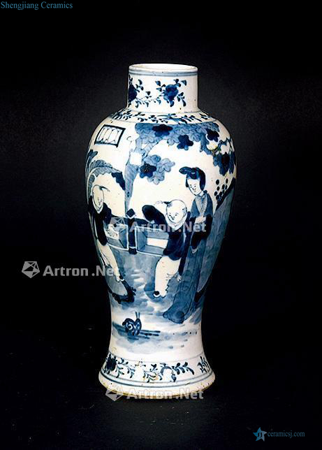 In the qing dynasty porcelain goddess of mercy bottle