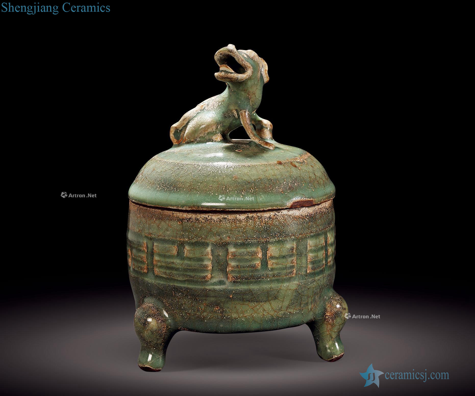 Ming Green glaze gossip grain lion button furnace with three legs