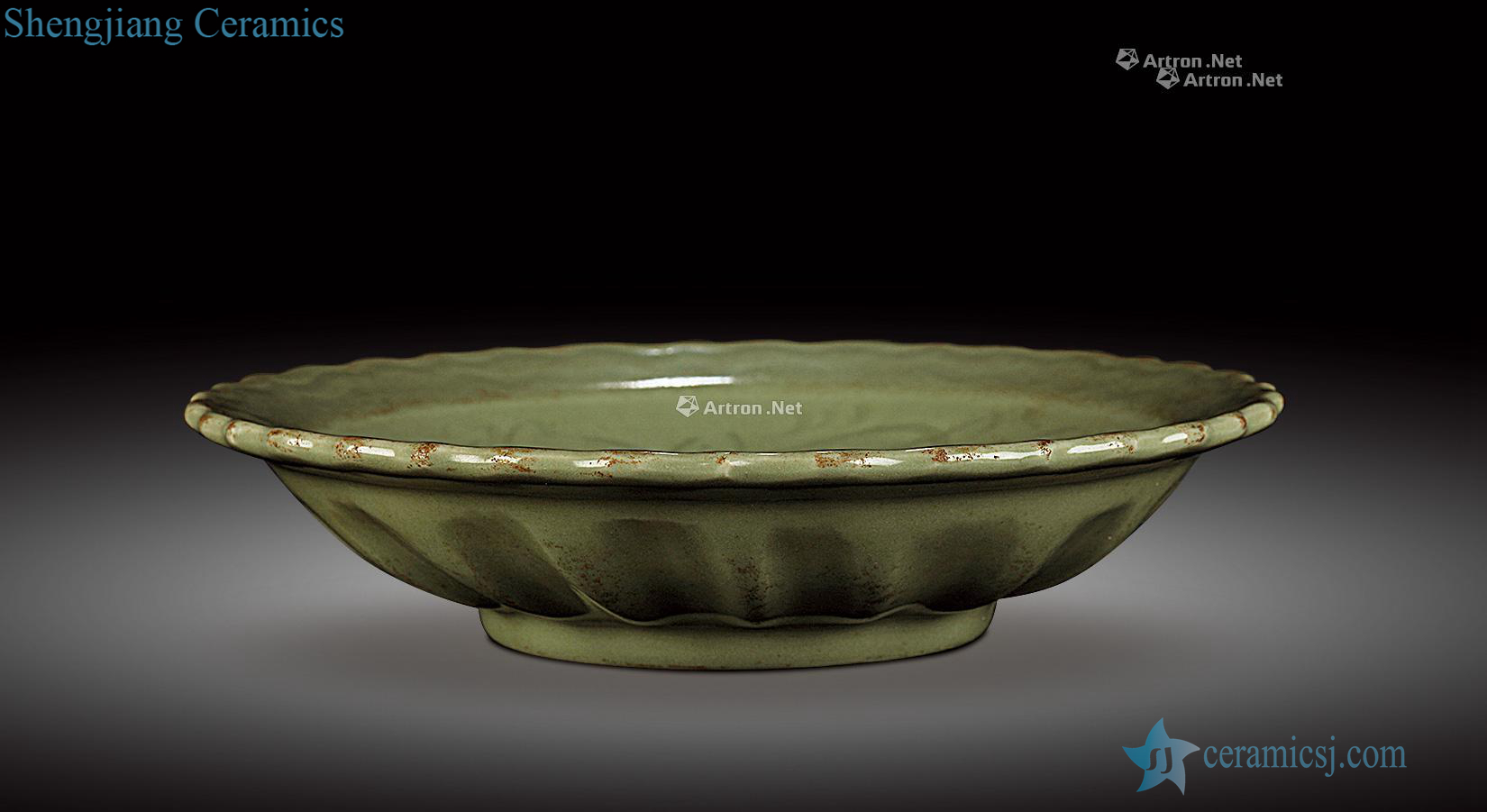 yuan Longquan celadon green glaze carving decorative pattern kwai plate