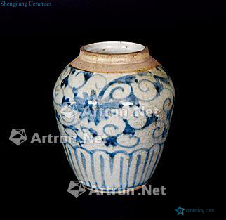 In the qing dynasty Blue and white flower pot around branches