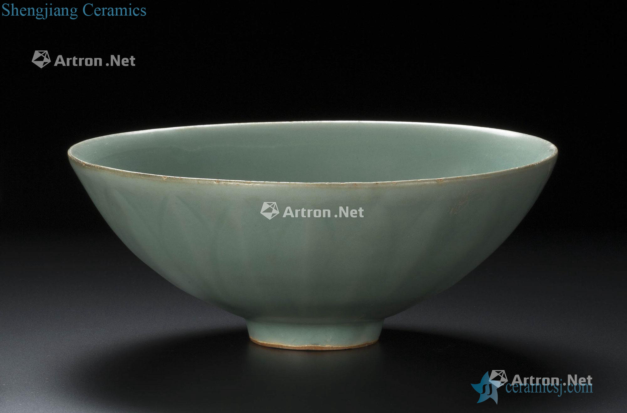 The southern song dynasty longquan celadon powder blue glaze lotus-shaped bowl