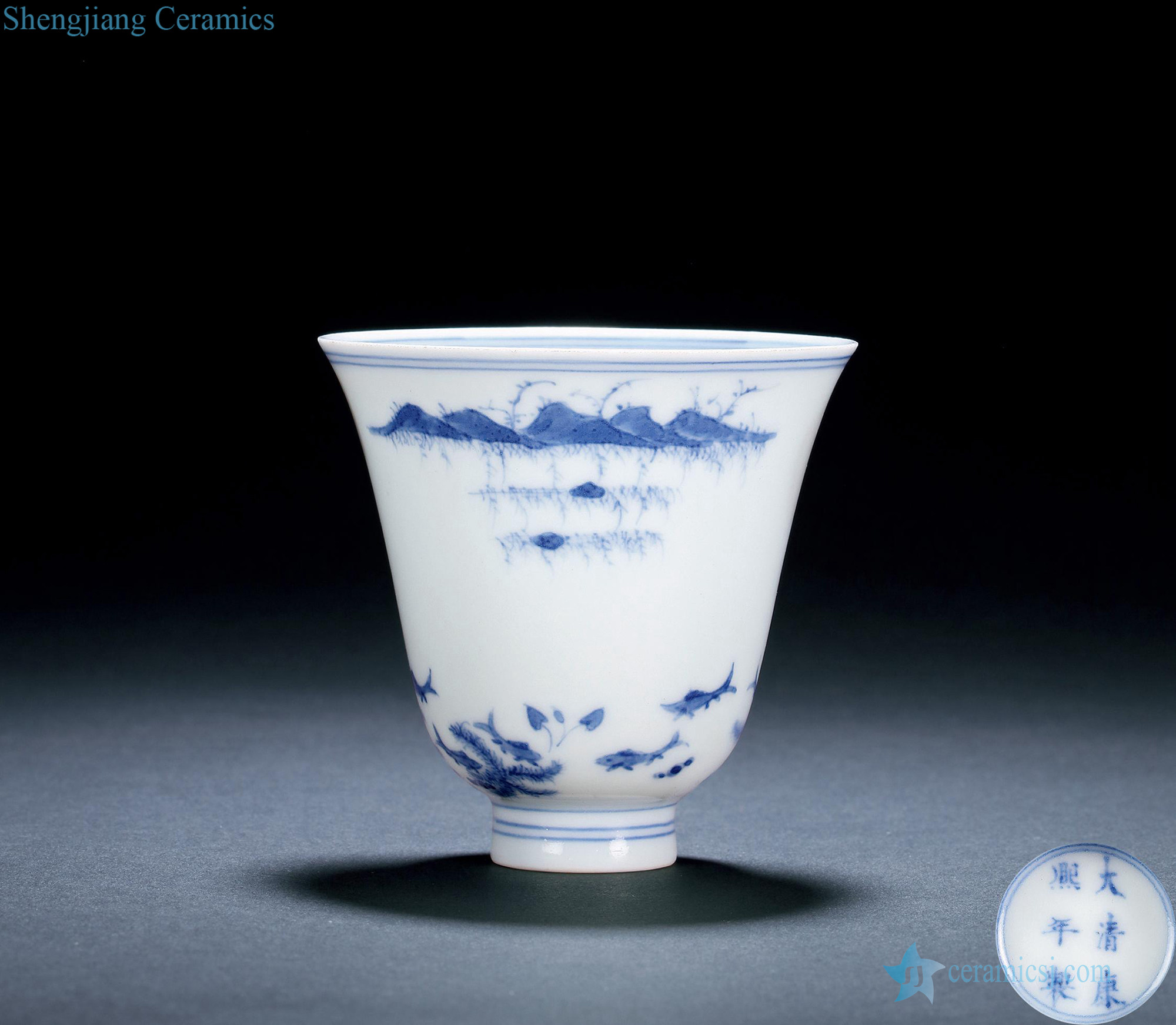 The qing emperor kangxi Blue and white fish pattern glass