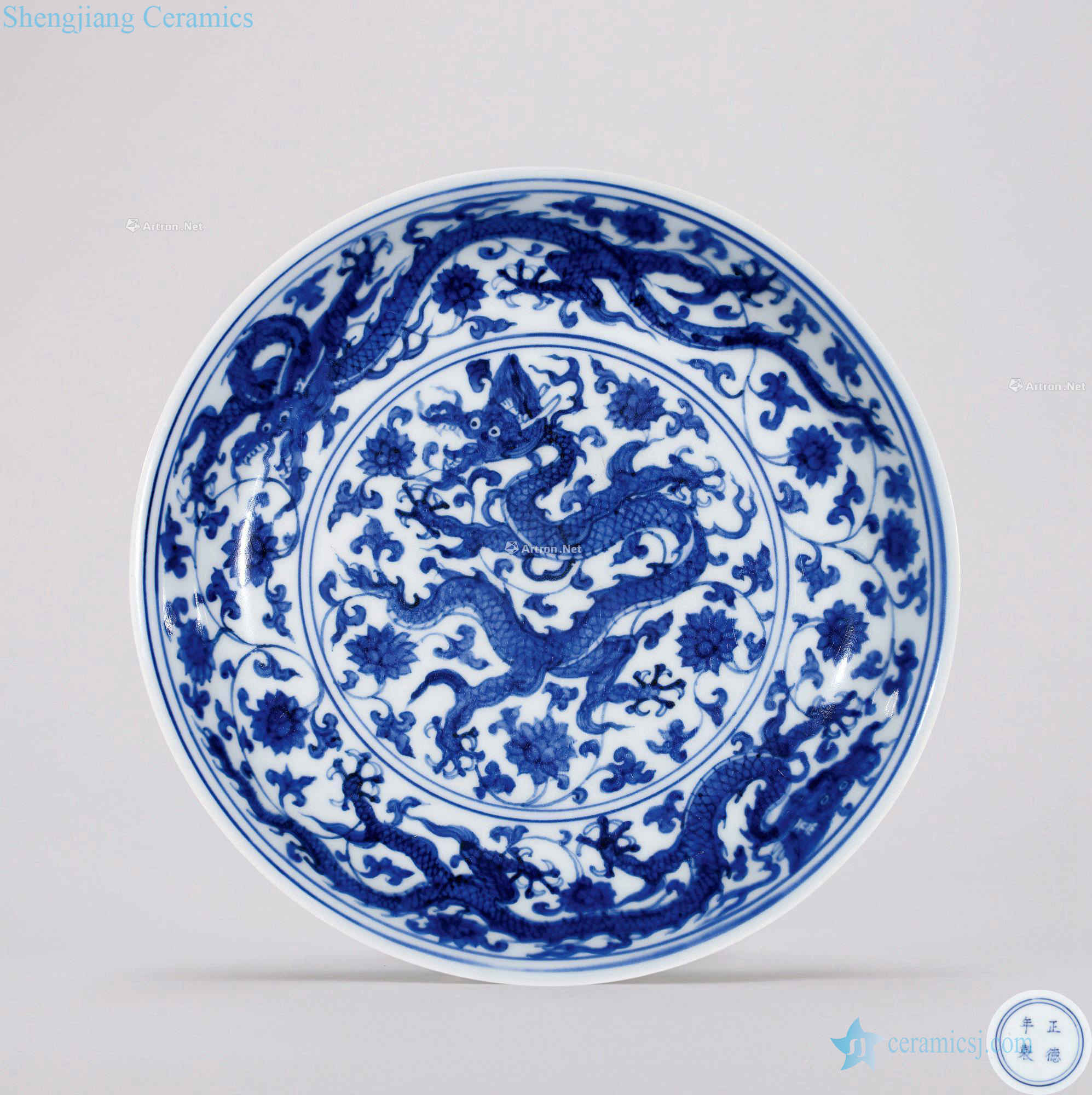 MingZhengDe Blue and white dragon wear pattern plate