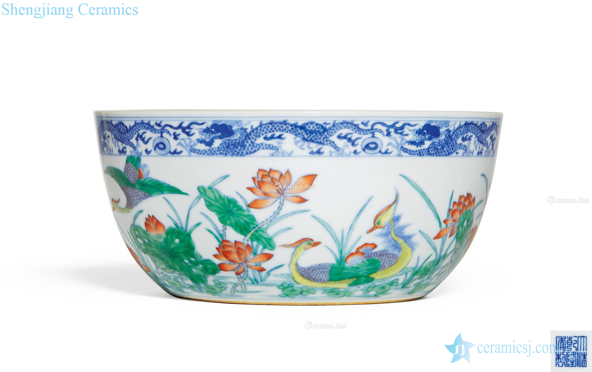 Qing qianlong bucket yuanyang grain pier bowl lotus pond