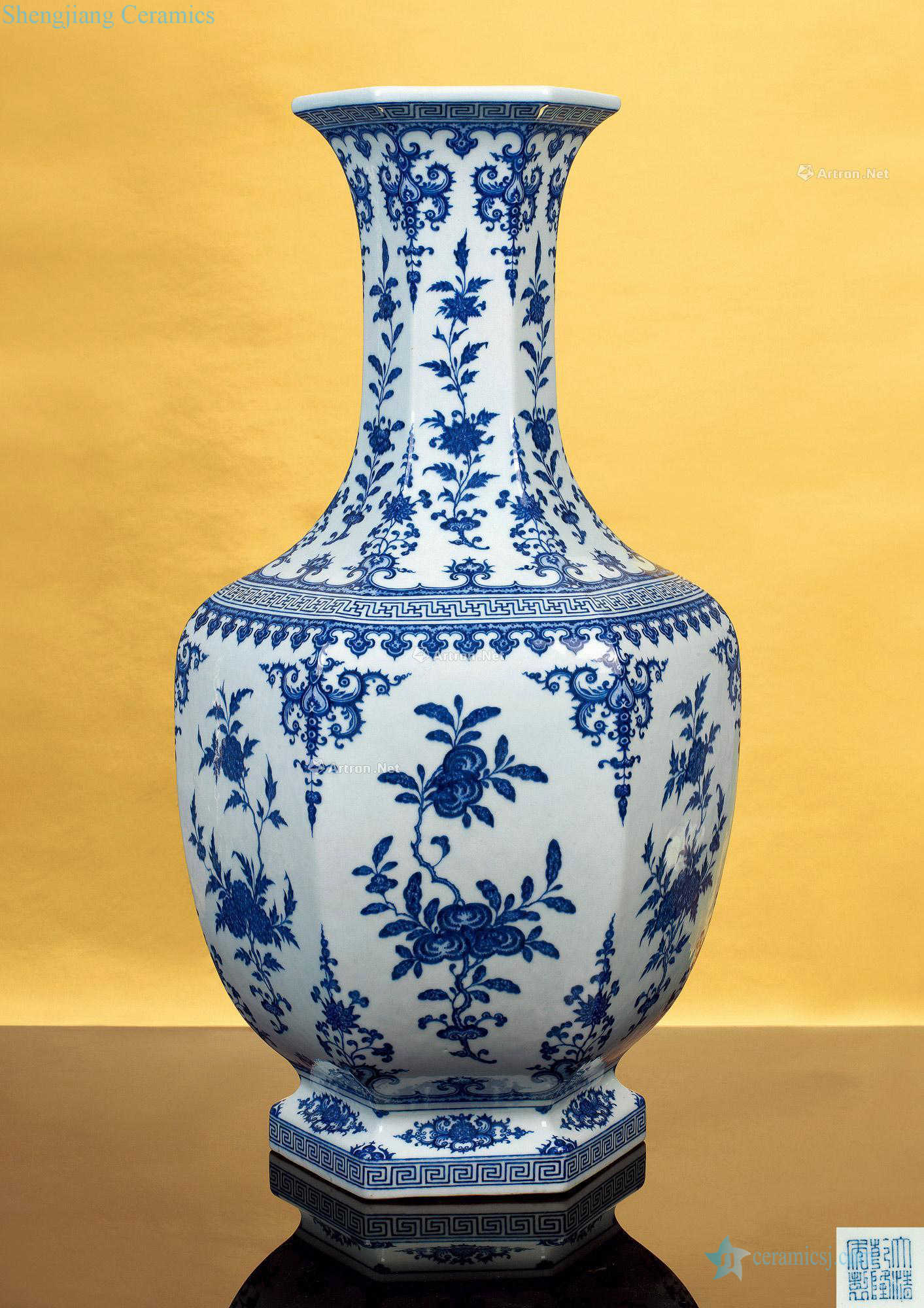 Qing qianlong Blue and white ruffled branch flowers and grain six-party statue