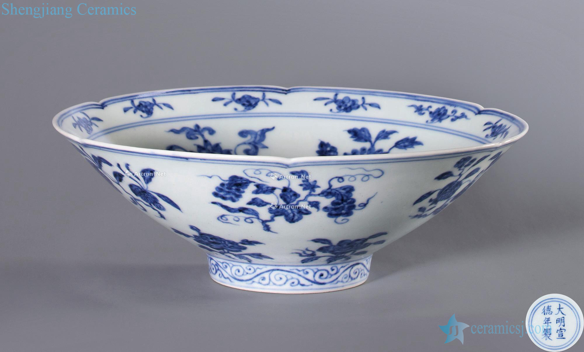 Ming xuande Blue and white ruffled branch flowers and grain kwai mouth bowl