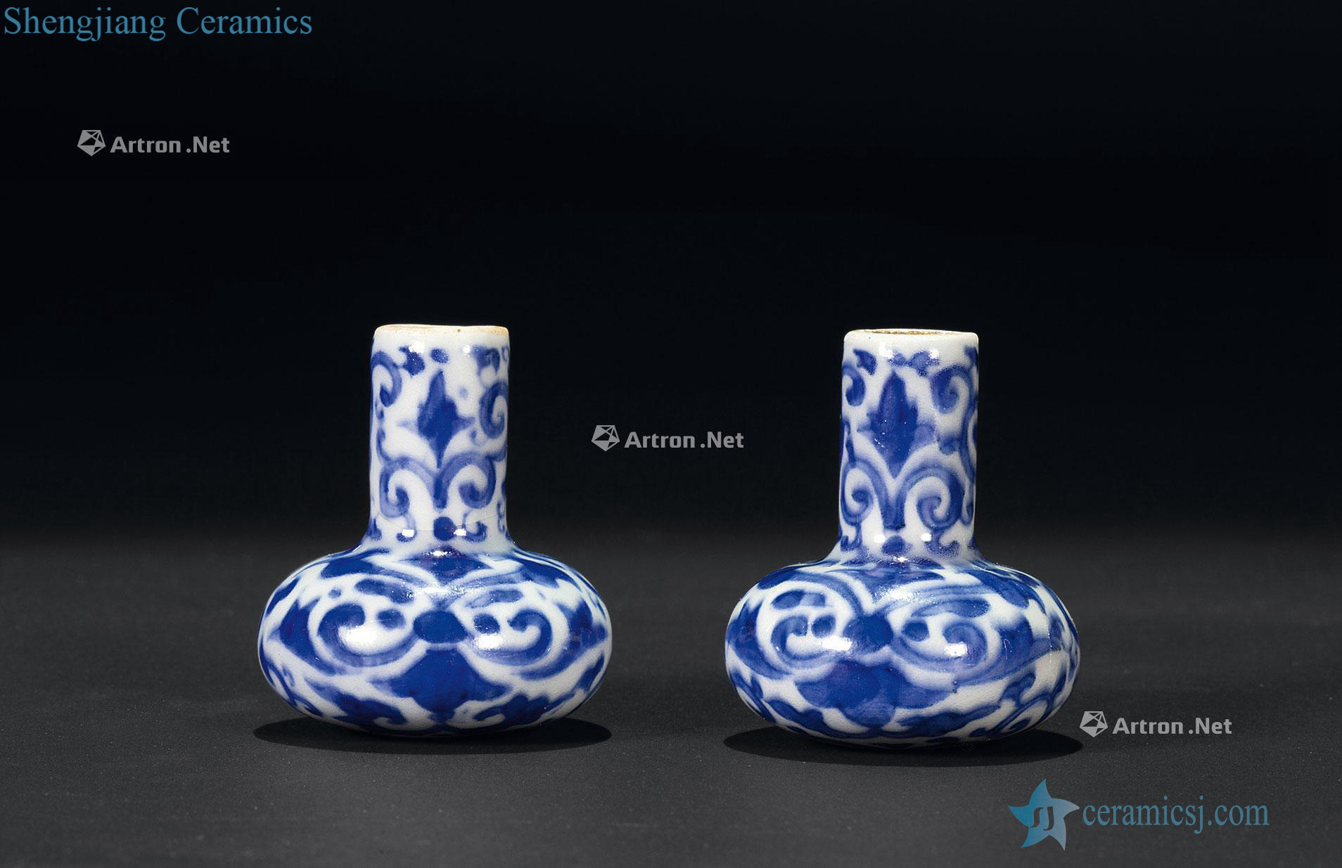 The qing emperor kangxi Blue and white tie up lotus flower grain shaft head (a)