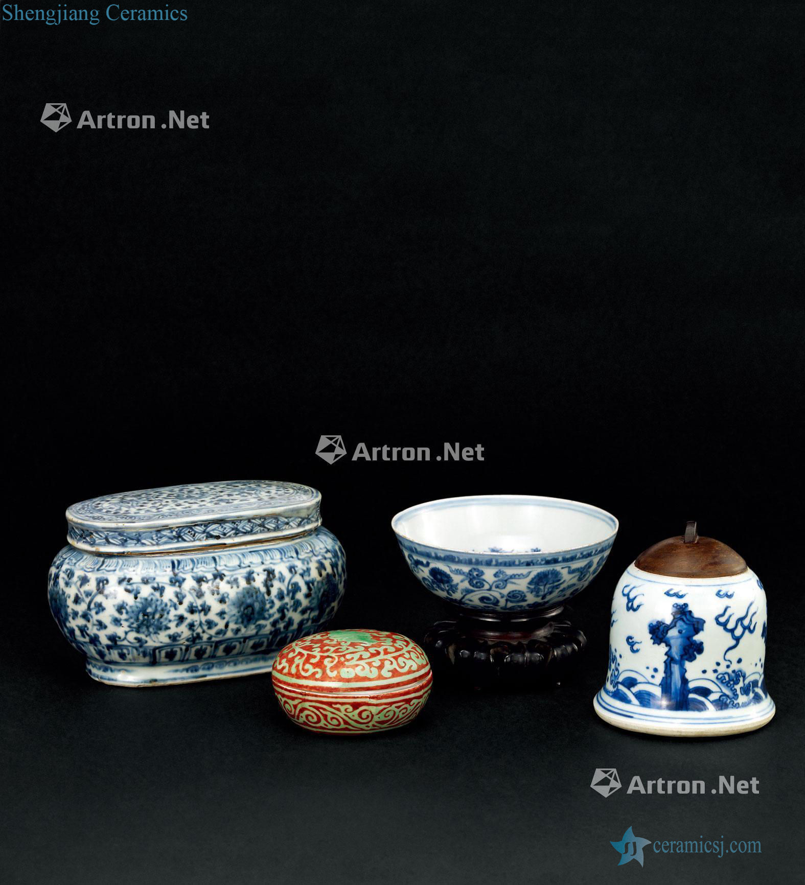 Ming porcelain (a group of four pieces)