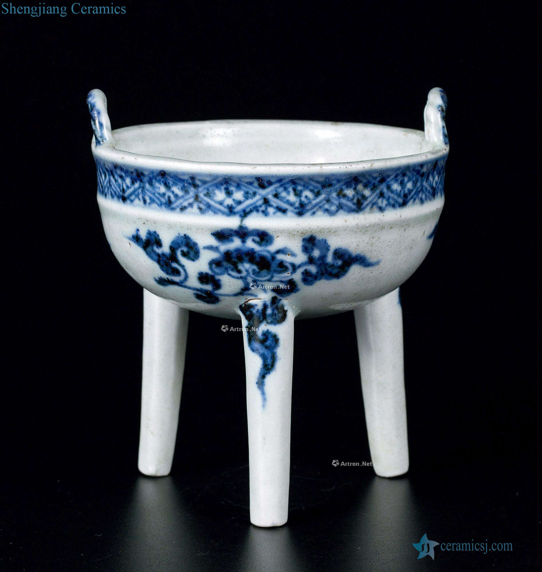 yuan Blue and white peony furnace with three legs