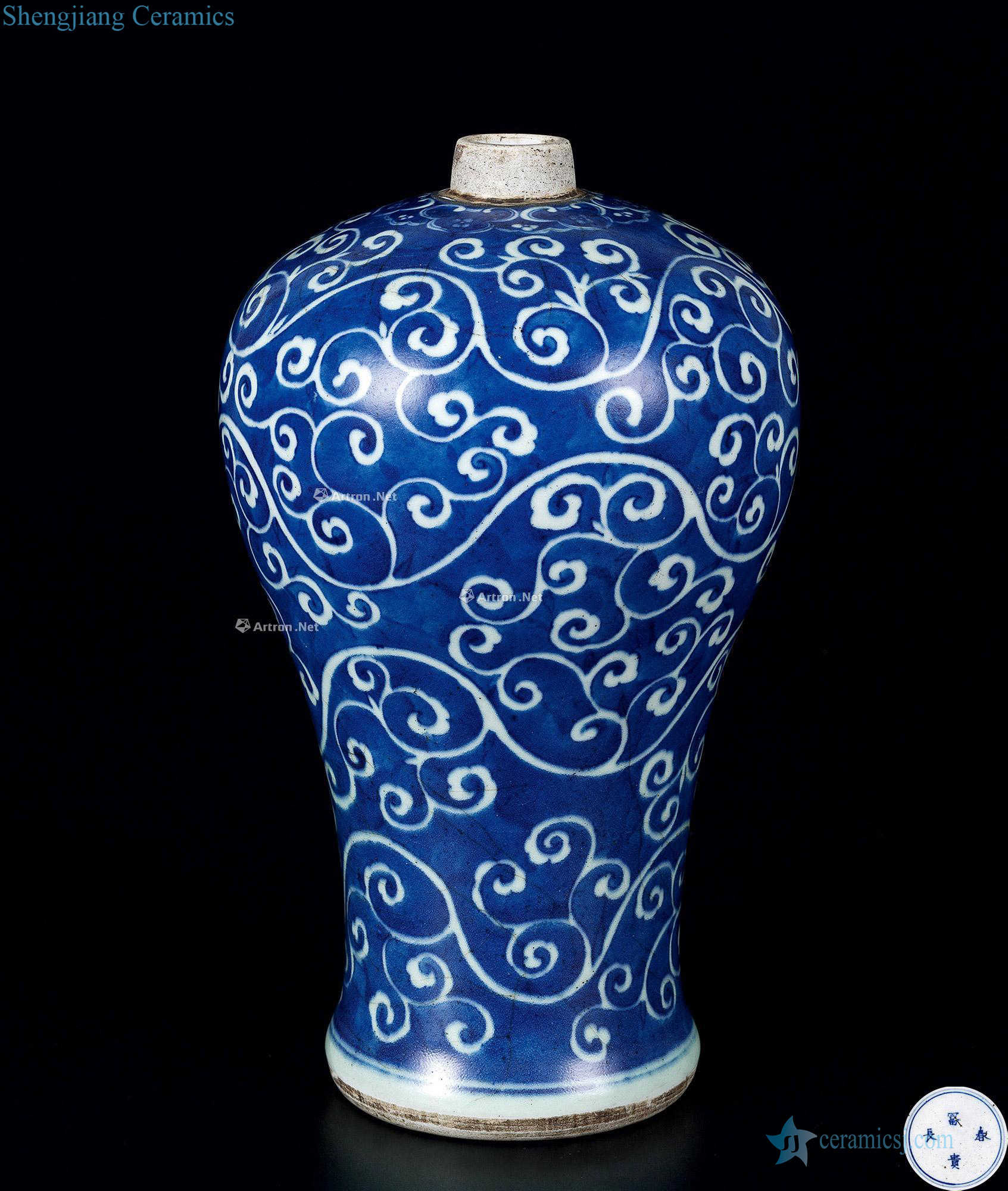 Ming wanli Blue and white to stay white grass grain mei bottle