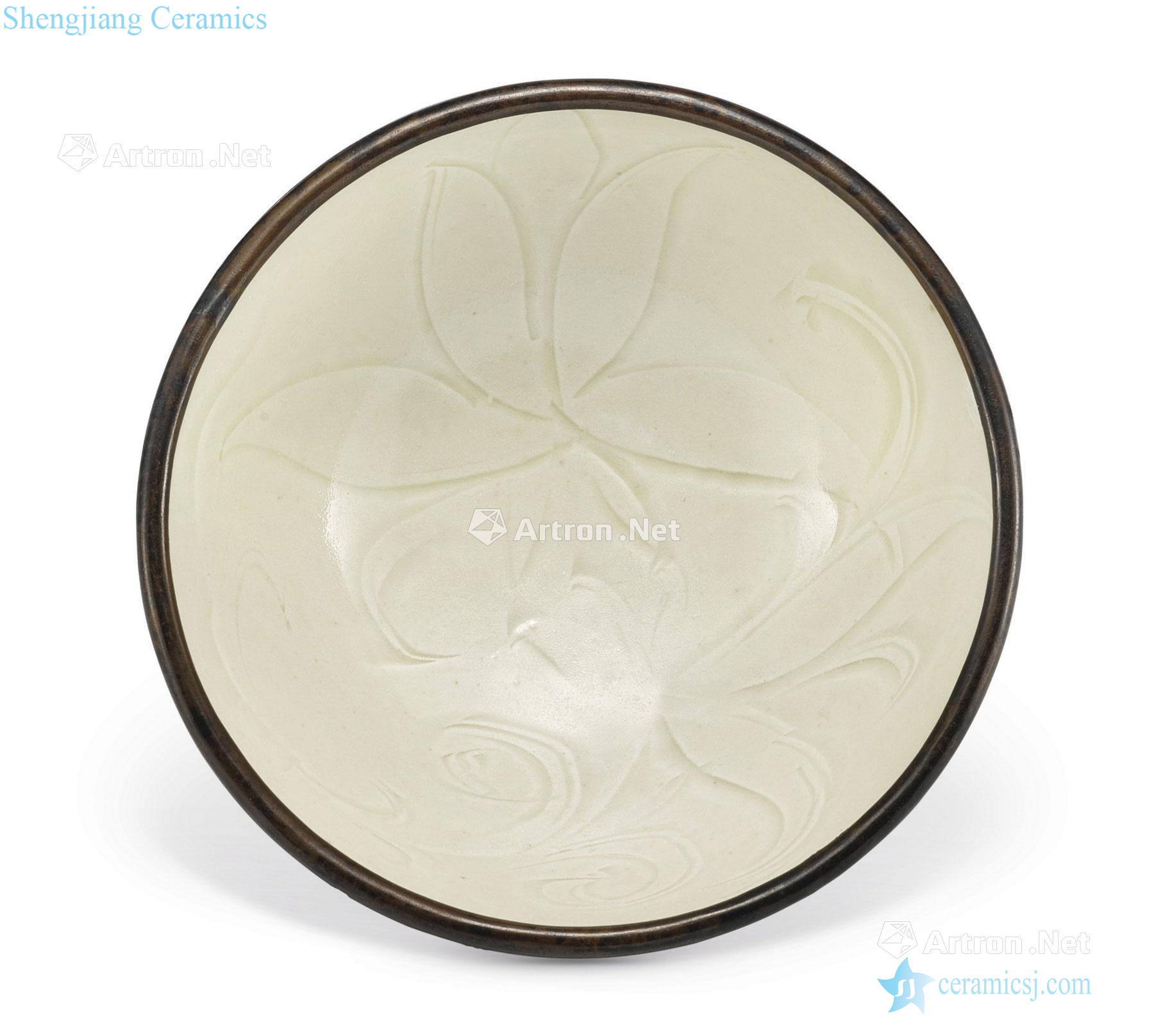 The song dynasty kiln 盌 white glazed carved lotus pattern