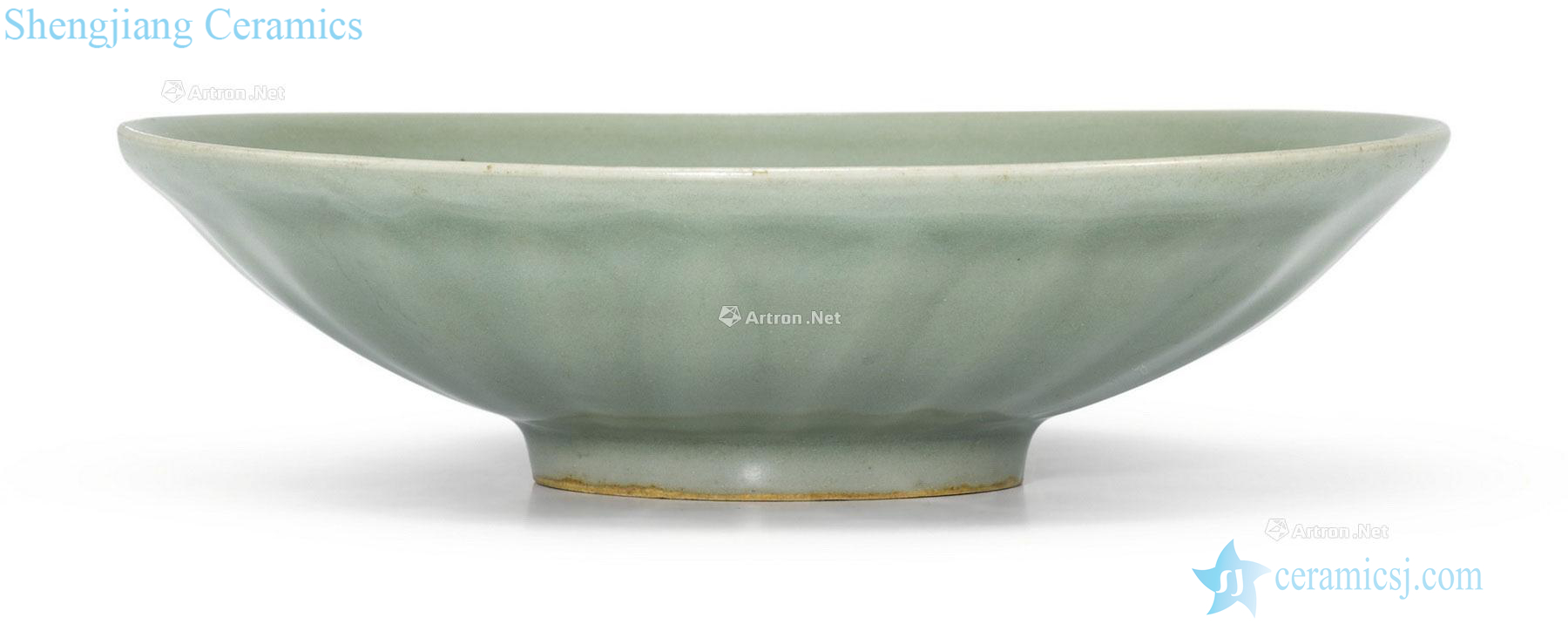 The southern song dynasty Longquan green glaze lotus valve tray