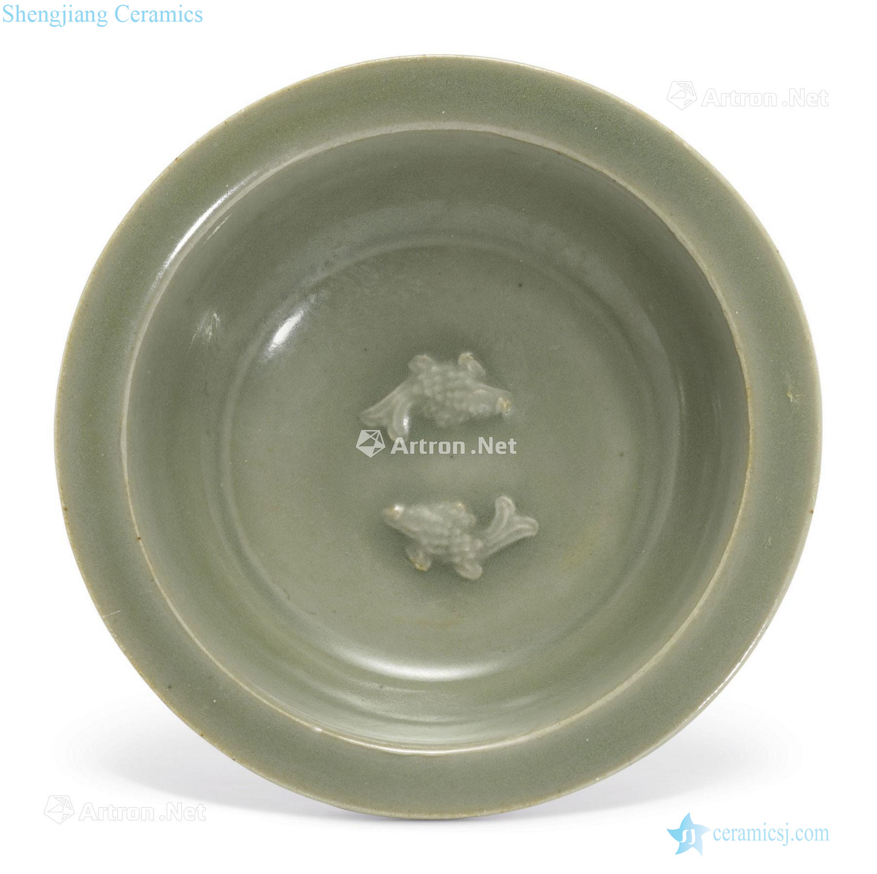The southern song dynasty Longquan green glaze Pisces fold along the plate