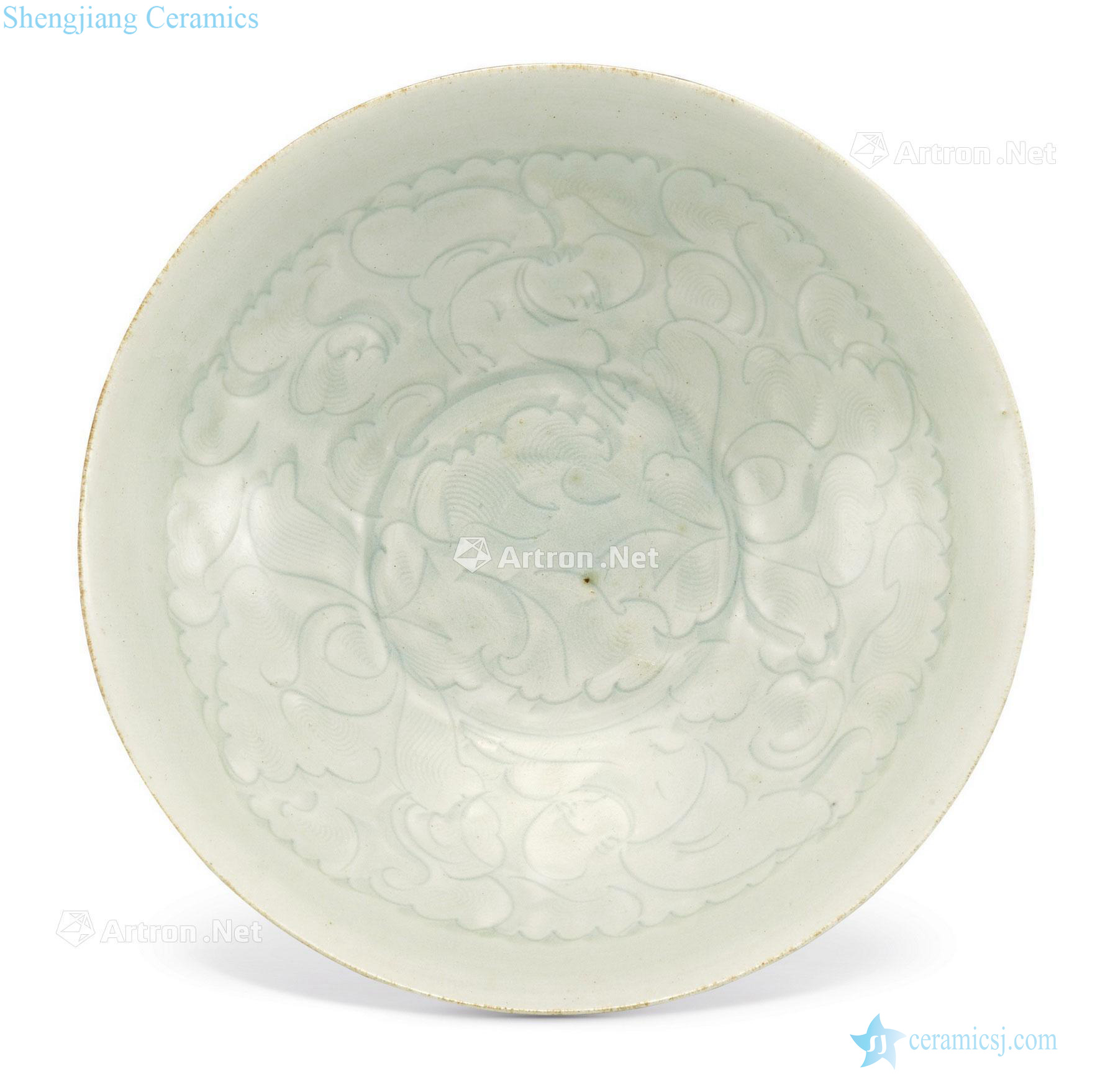 The song dynasty Green 盌 white glazed carved decorative pattern
