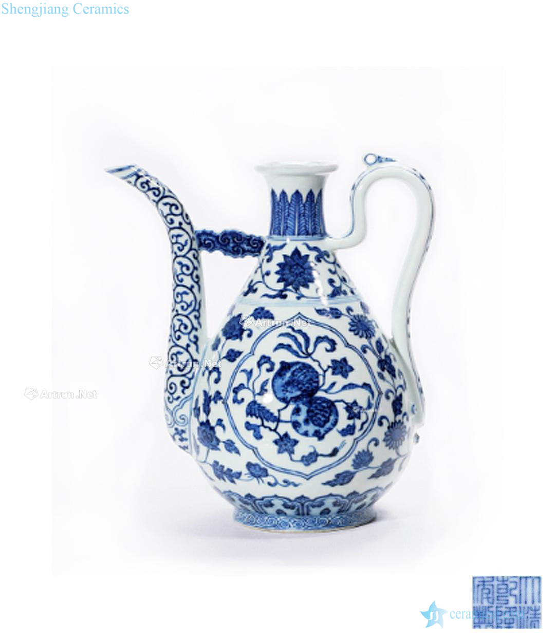 Qing qianlong Blue and white lotus flower peach grain ewer