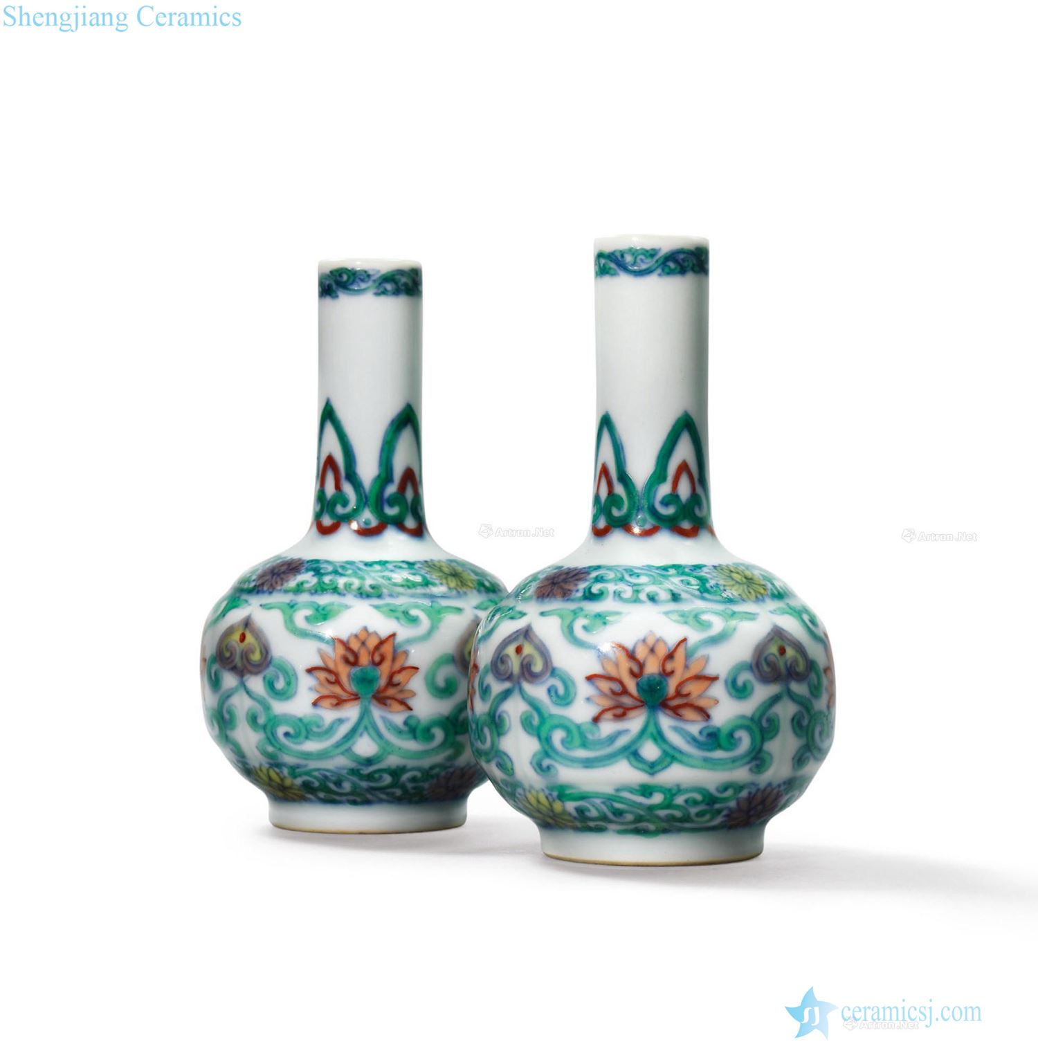 Qing yongzheng bucket colors lotus flower grain melon leng type small bottle (a)