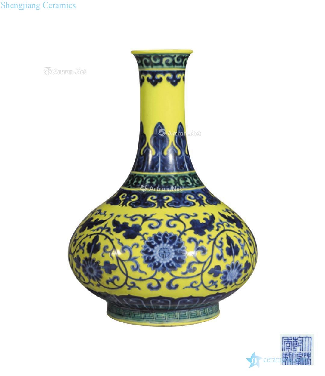 Qing qianlong Yellow glaze, blue and white lotus flower grain water bottles