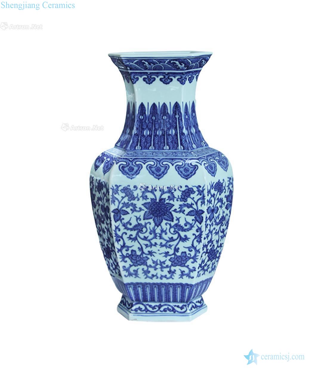 Qing qianlong Blue and white peony lines vase