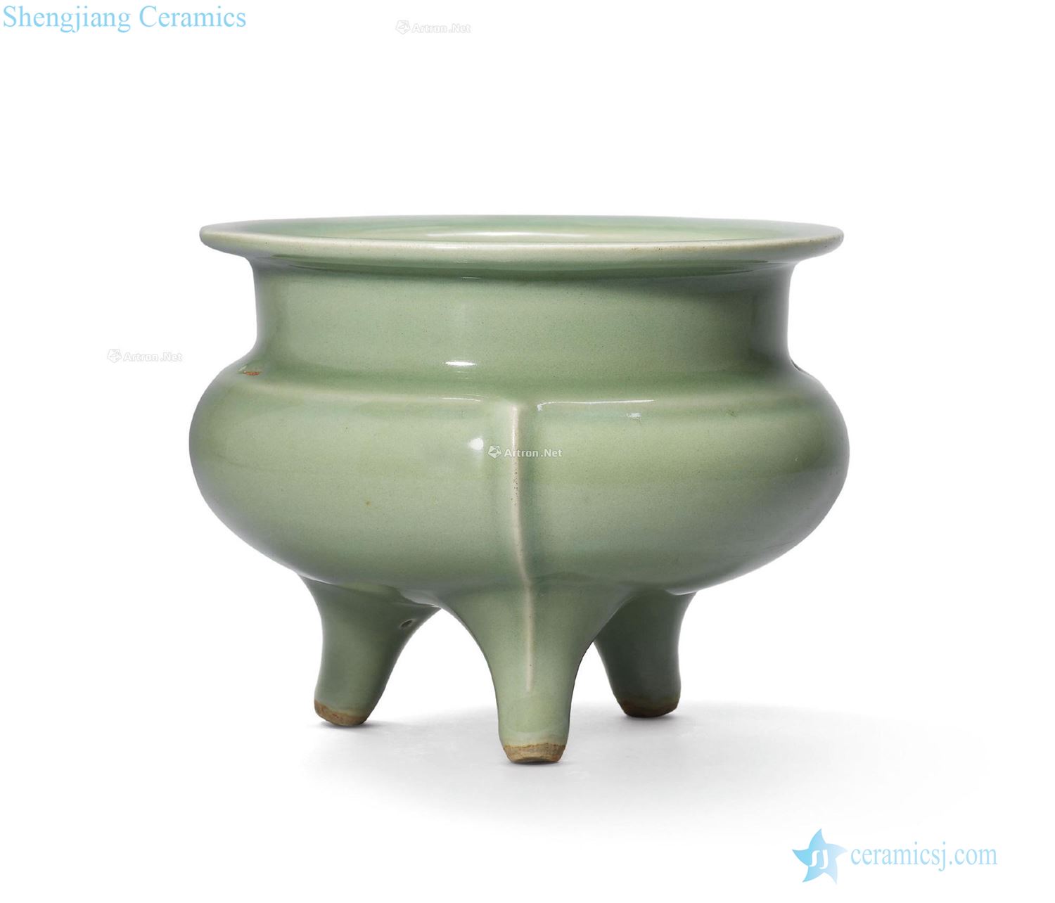 The southern song dynasty Longquan green glaze by furnace