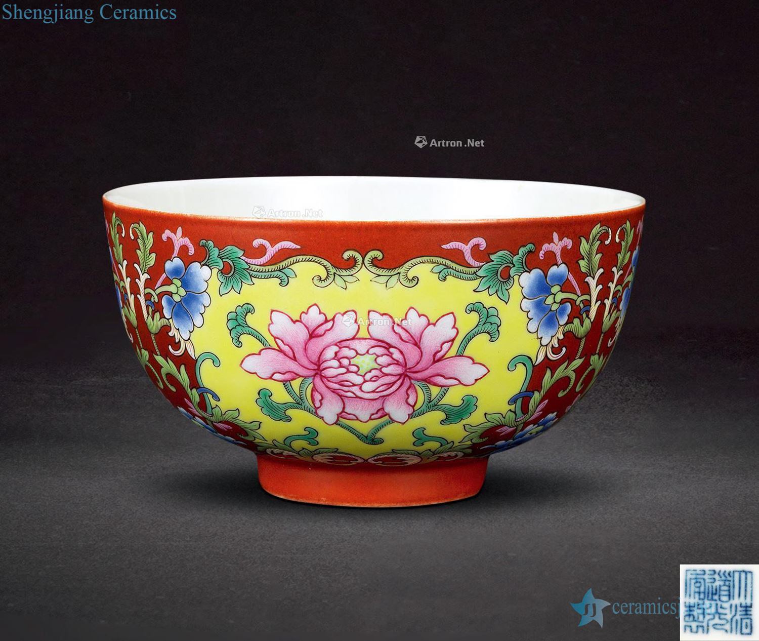 Qing daoguang coral famille rose medallion flowers green-splashed bowls