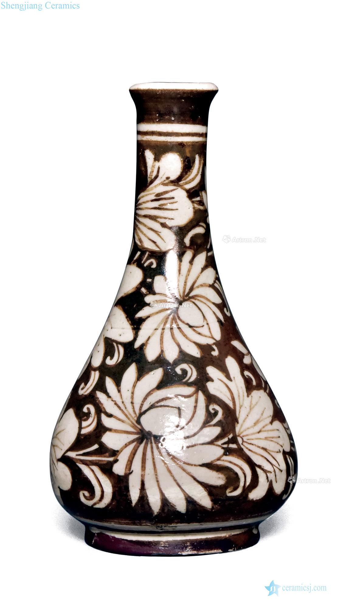 The southern song dynasty Jizhou kiln glaze coloured drawing or pattern LianHe grain small bottle
