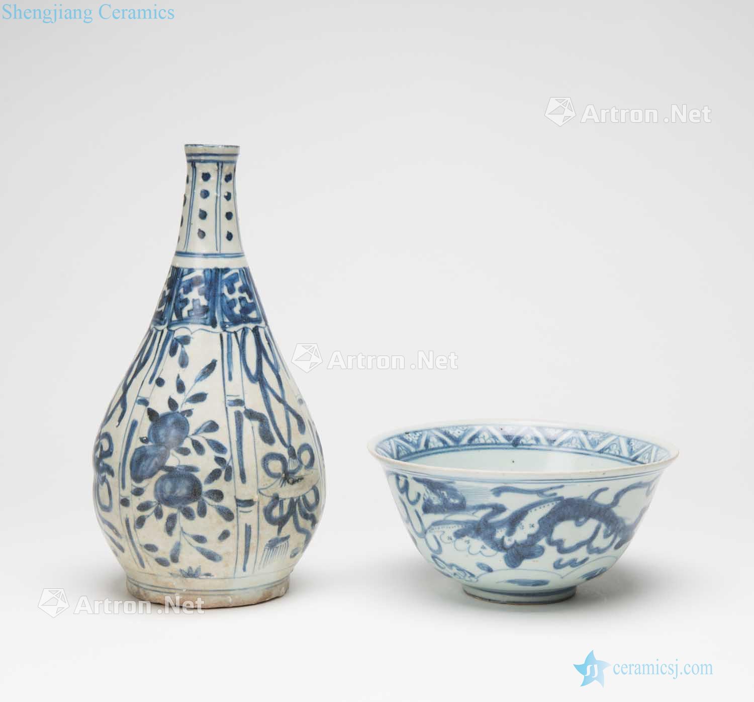 Late Ming dynasty Early 17th century Blue and white bottle and porcelain bowl