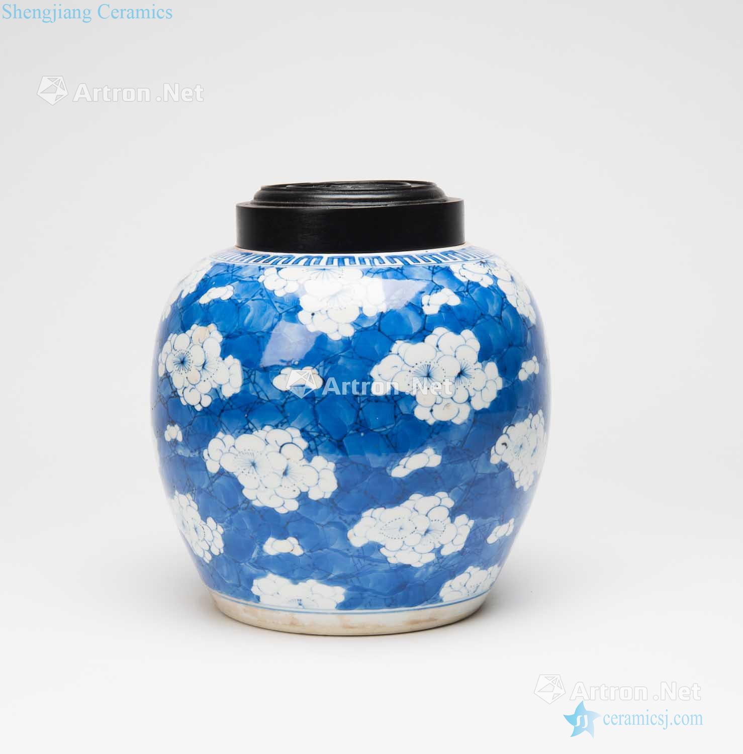 The qing emperor kangxi porcelain pot two