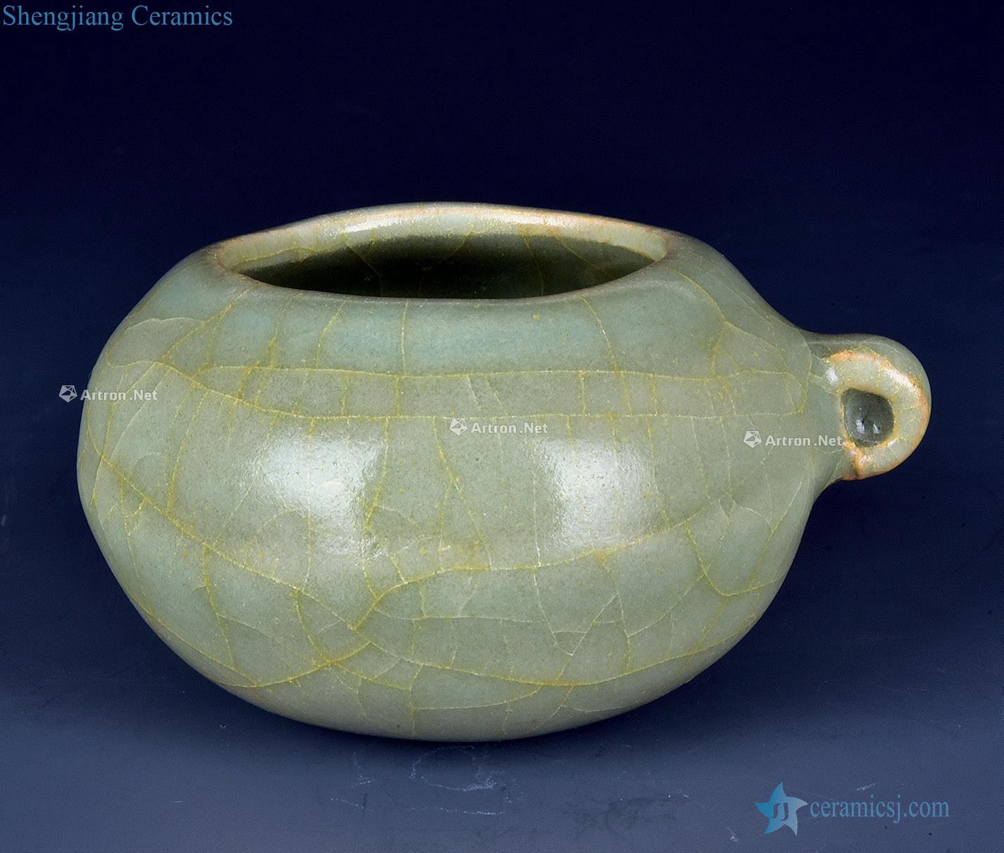 The song dynasty Longquan celadon glaze bird feed tank
