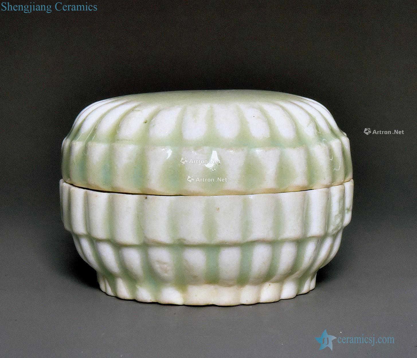 The southern song dynasty green chrysanthemum craft disc type powder compact