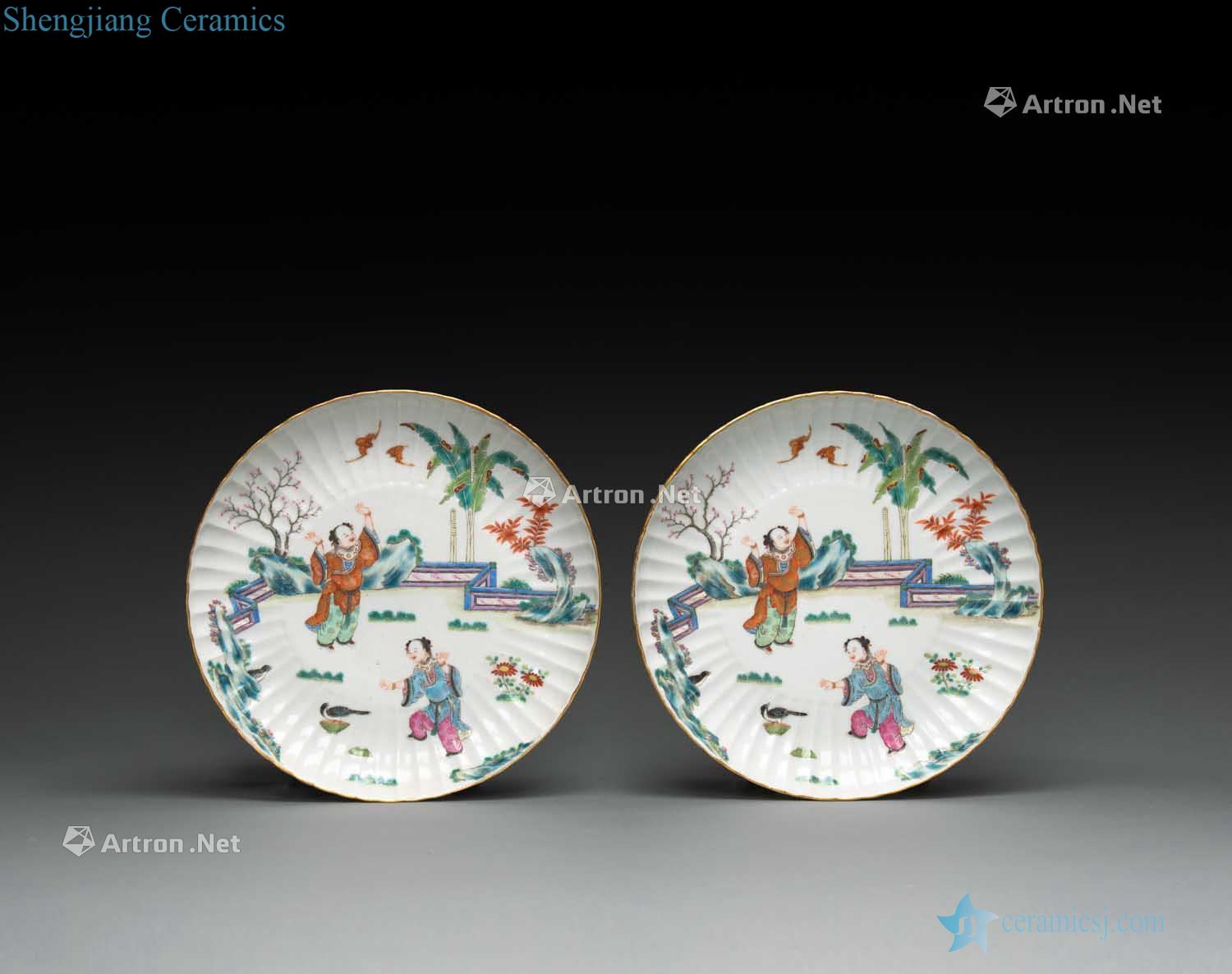 Dajing aligns with the plate of a pair of the enamel baby play
