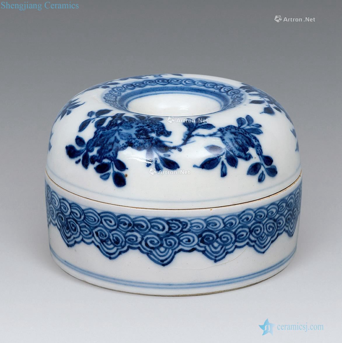 Qing qianlong Blue and white three multiple strings box
