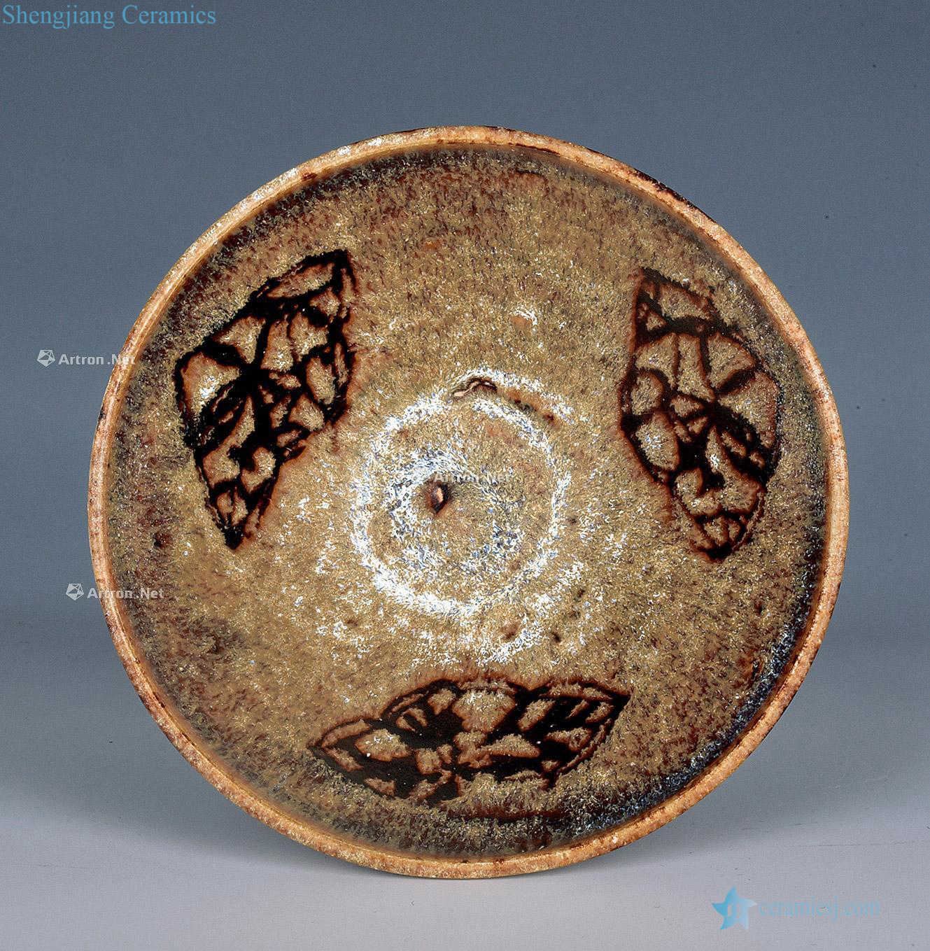 The southern song dynasty jizhou kiln paper-cut decals lamp