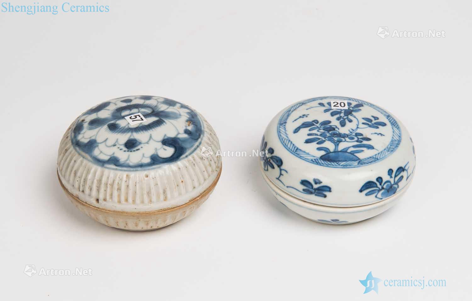 The late Ming dynasty In the 17th century Blue and white box or two