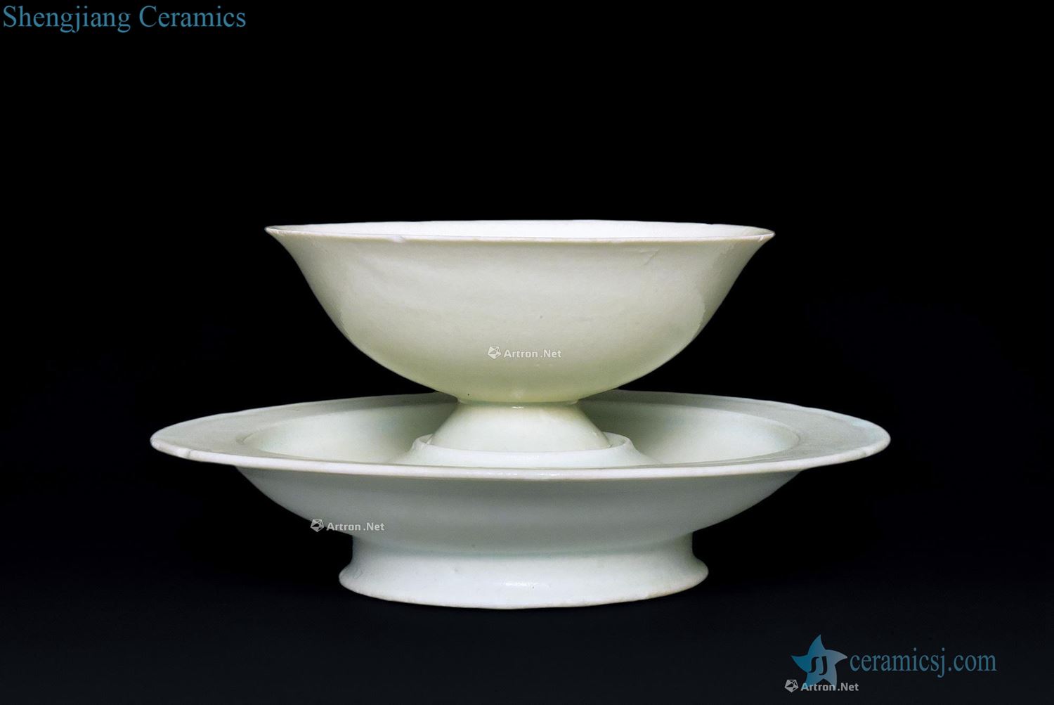The southern song dynasty Left kiln green craft round mouth with supporting