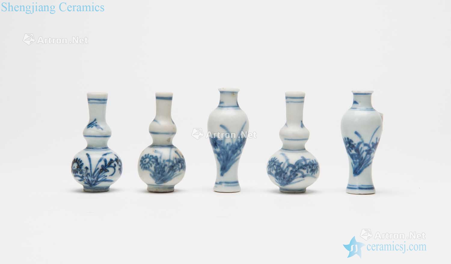 The Ming and qing dynasties transition About 1643 years Blue and white mini vase five pieces