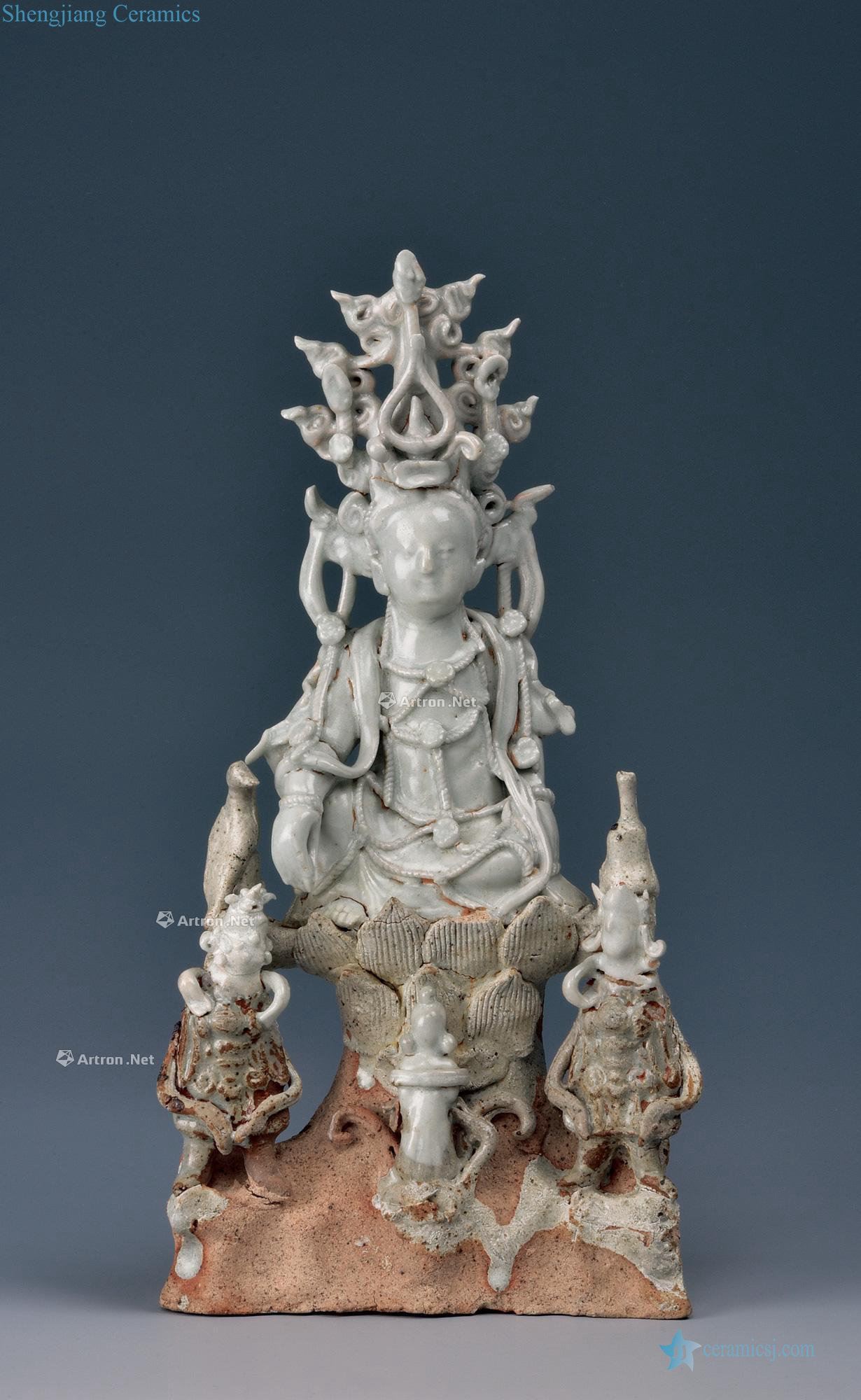 The yuan dynasty Green white glaze guan Yin