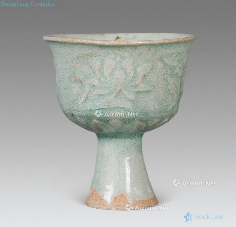 The song form green hand-cut footed cup