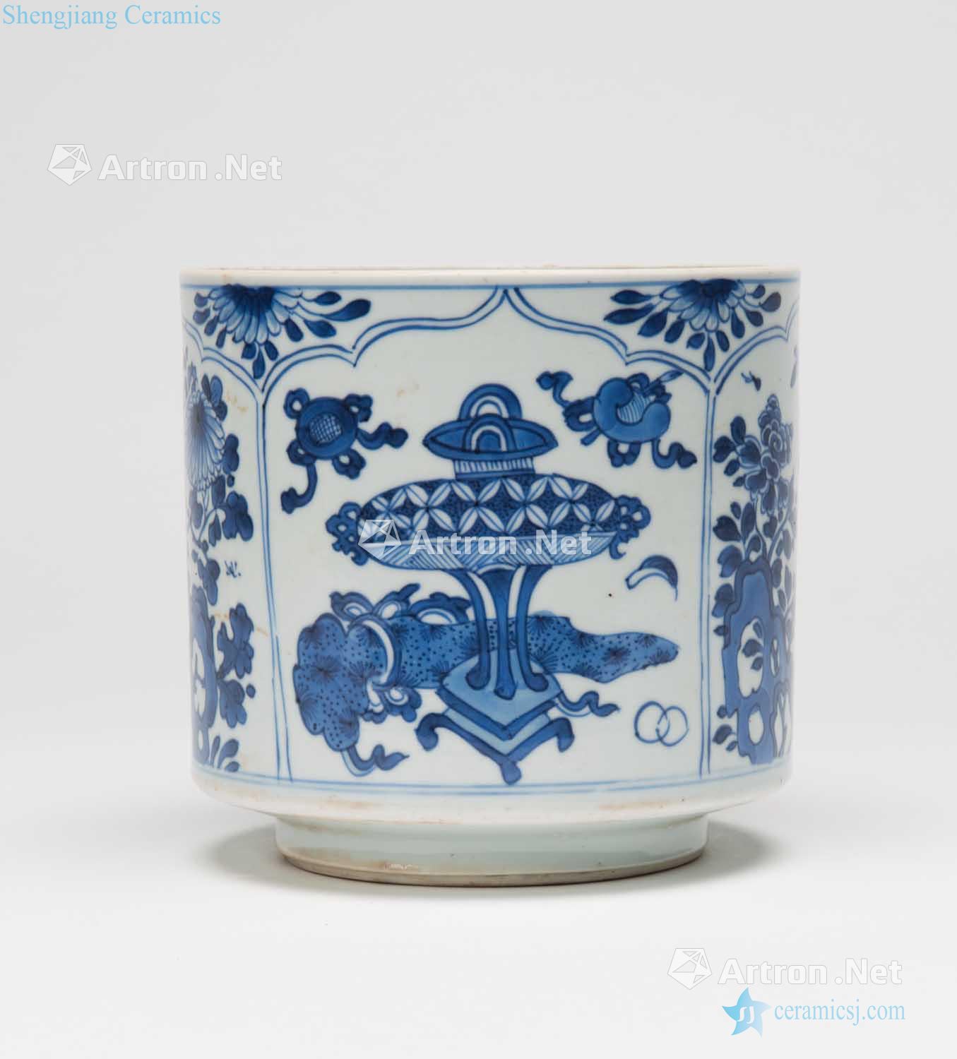 The qing emperor kangxi porcelain cover tank The three little
