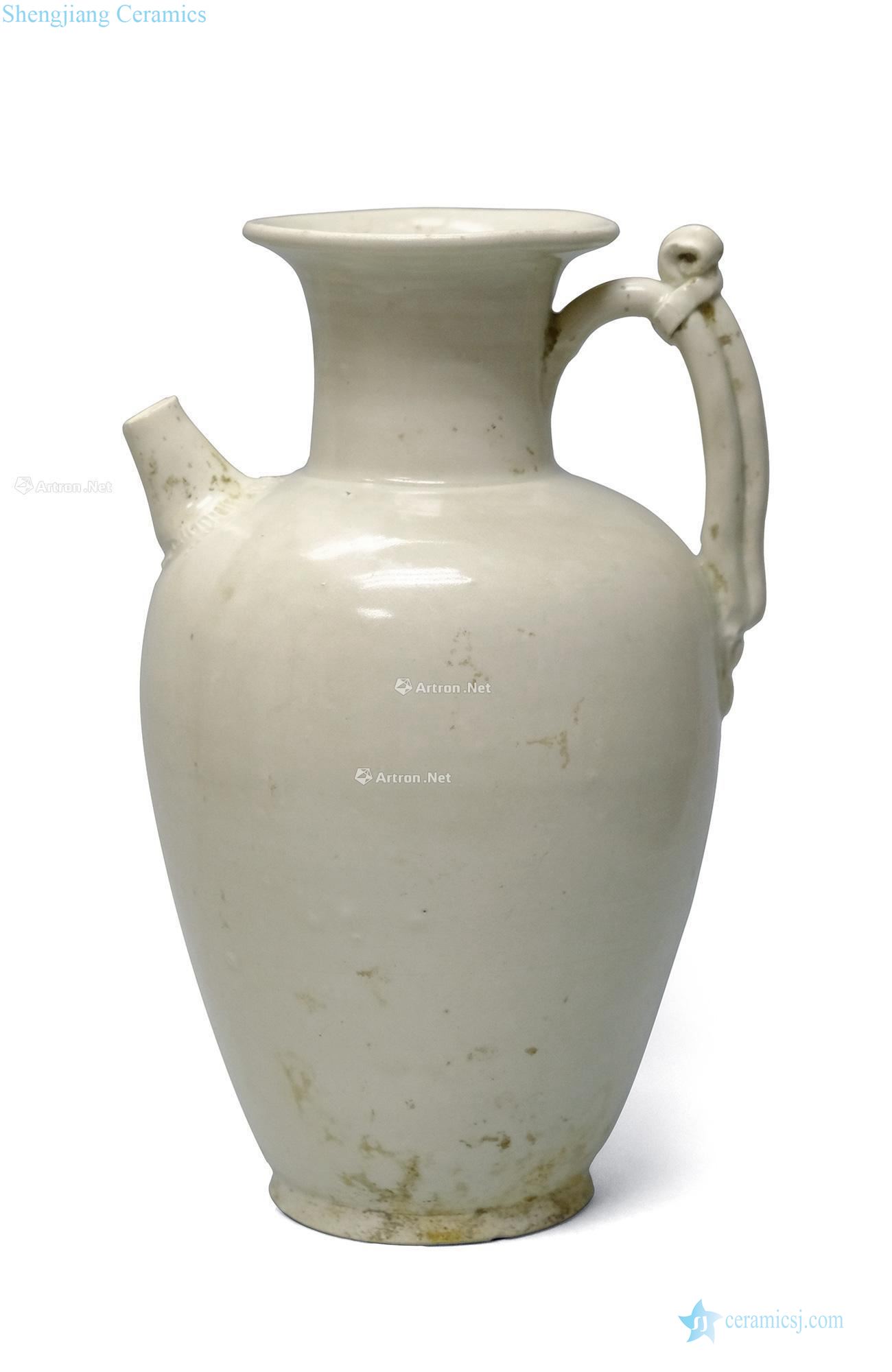 The five dynasties White glazed handle ewer dragon