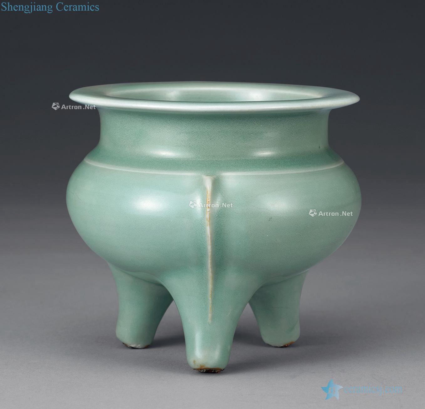 The song dynasty Longquan celadon celadon furnace with three legs