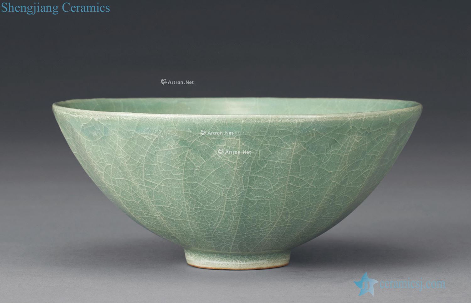 The song dynasty Longquan celadon celadon lotus-shaped bowl