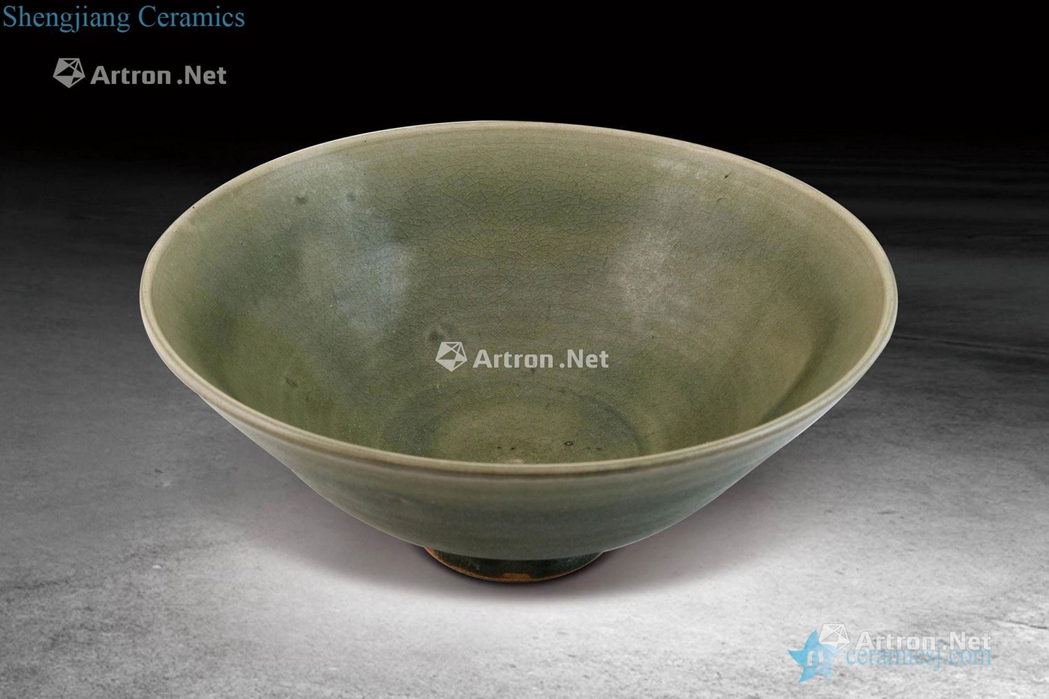 The song dynasty Longquan glaze bowls