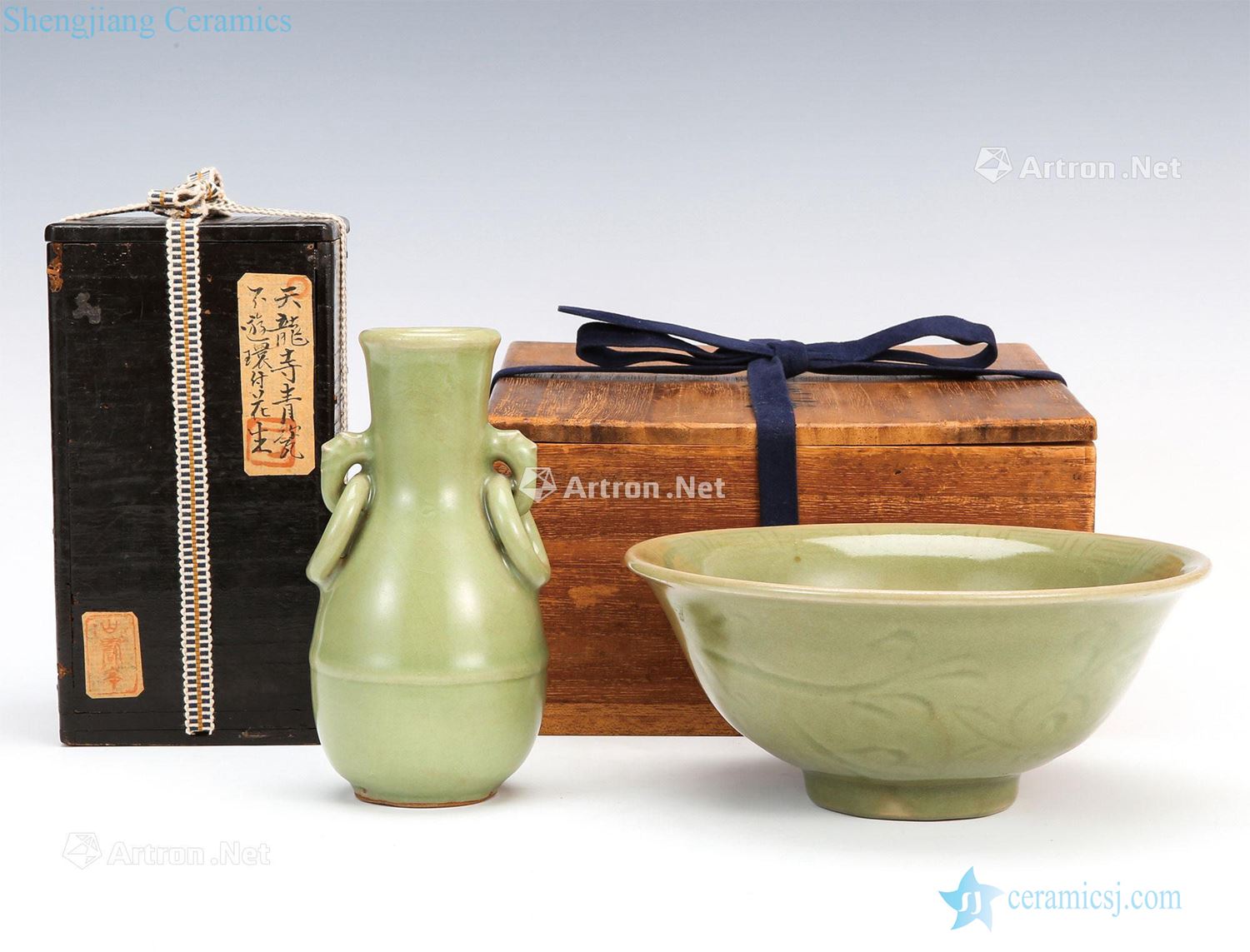Ming Longquan celadon bowls hand-cut ・ 2-ring ears (two)